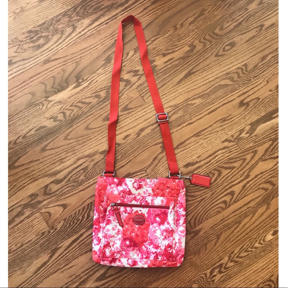 ❤️Coach Getaway Signature Nylon Crossbody Bag❤️